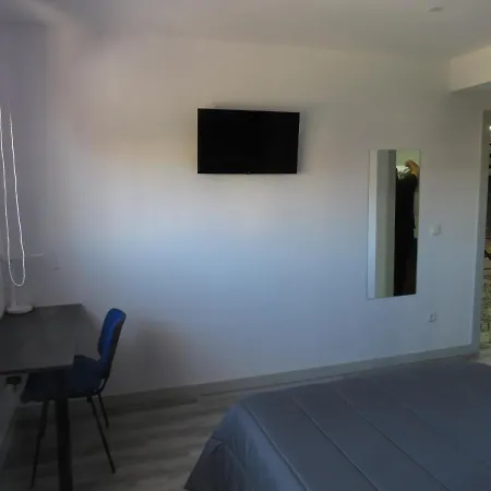 Aviche 6 ゲストハウス 3*